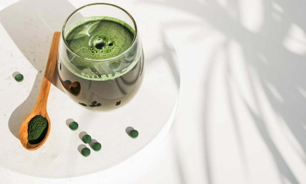 Spirulina Mask Ingredients, Benefits, and How to Use 2022