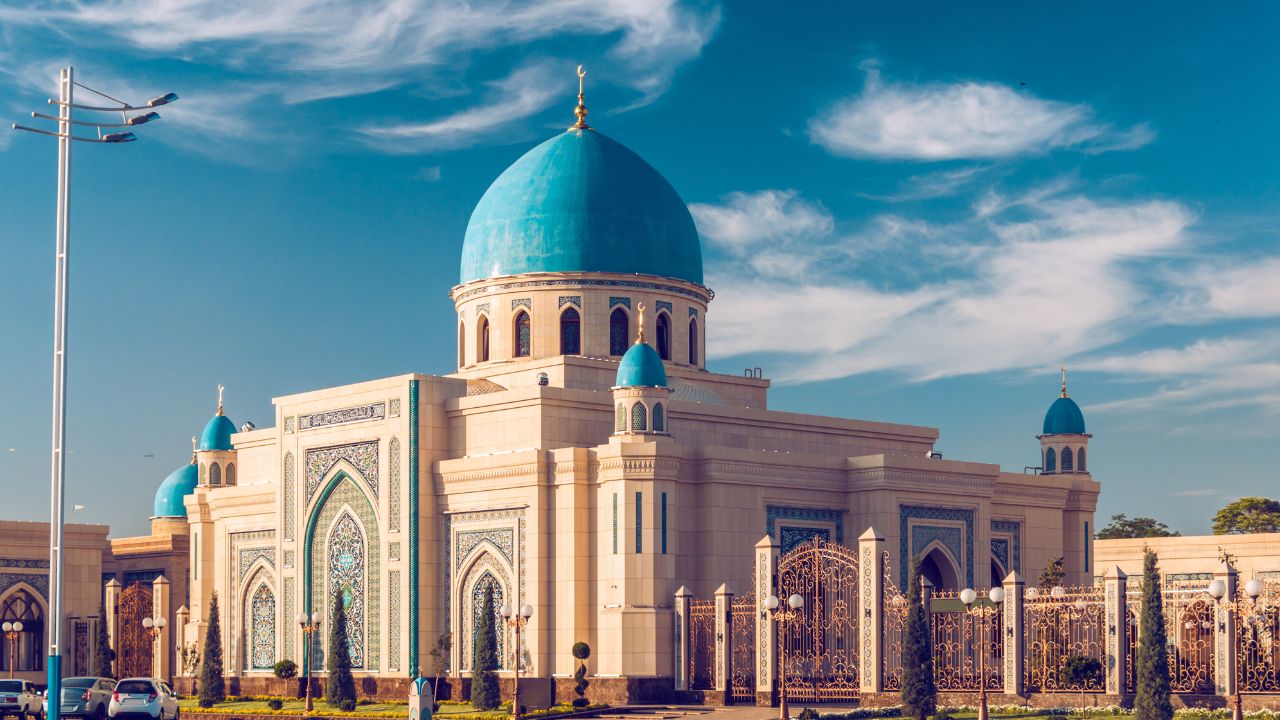 Doa Masuk Masjid dan Keluar Masjid: Arab, Latin, dan Artinya