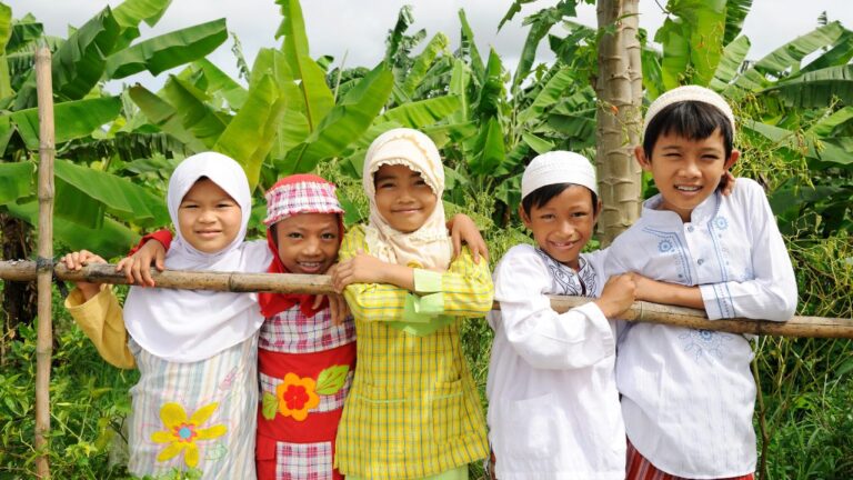 5 Hadits Tentang Anak Yatim Dan Keutamaannya Dalam Islam