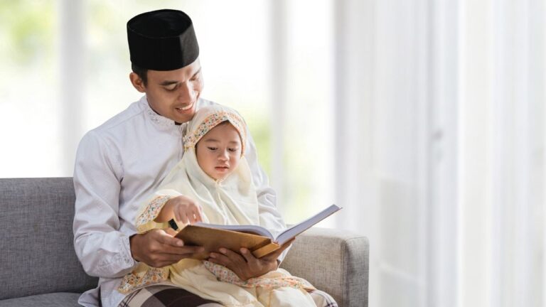 5 Peran Ayah Dalam Keluarga Menurut Islam, Penting Dan Tidak Tergantikan!