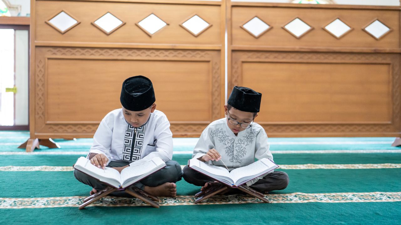 2. Ajarkan Dasar-dasar Agama Islam