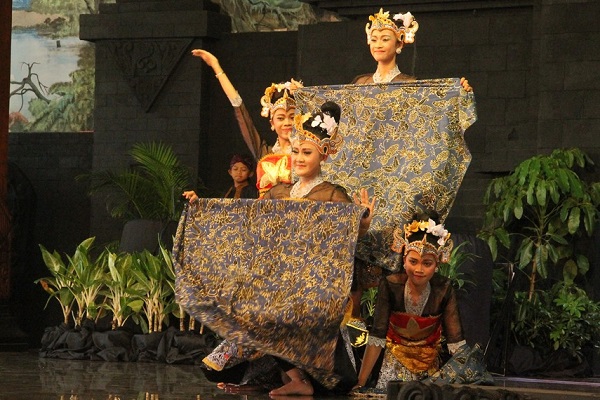 Properti Tari Batik Pace