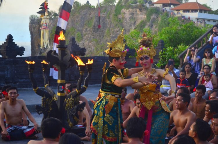 Properti tari kecak