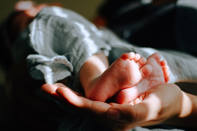 4 Doa untuk Bayi Baru Lahir, Beserta Huruf Latin, Arti & Tata Caranya