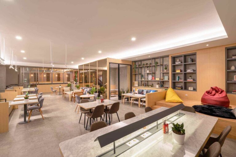 30+ Contoh Desain Cafe Outdoor, Indoor & Rumahan Minimalis Kekinian