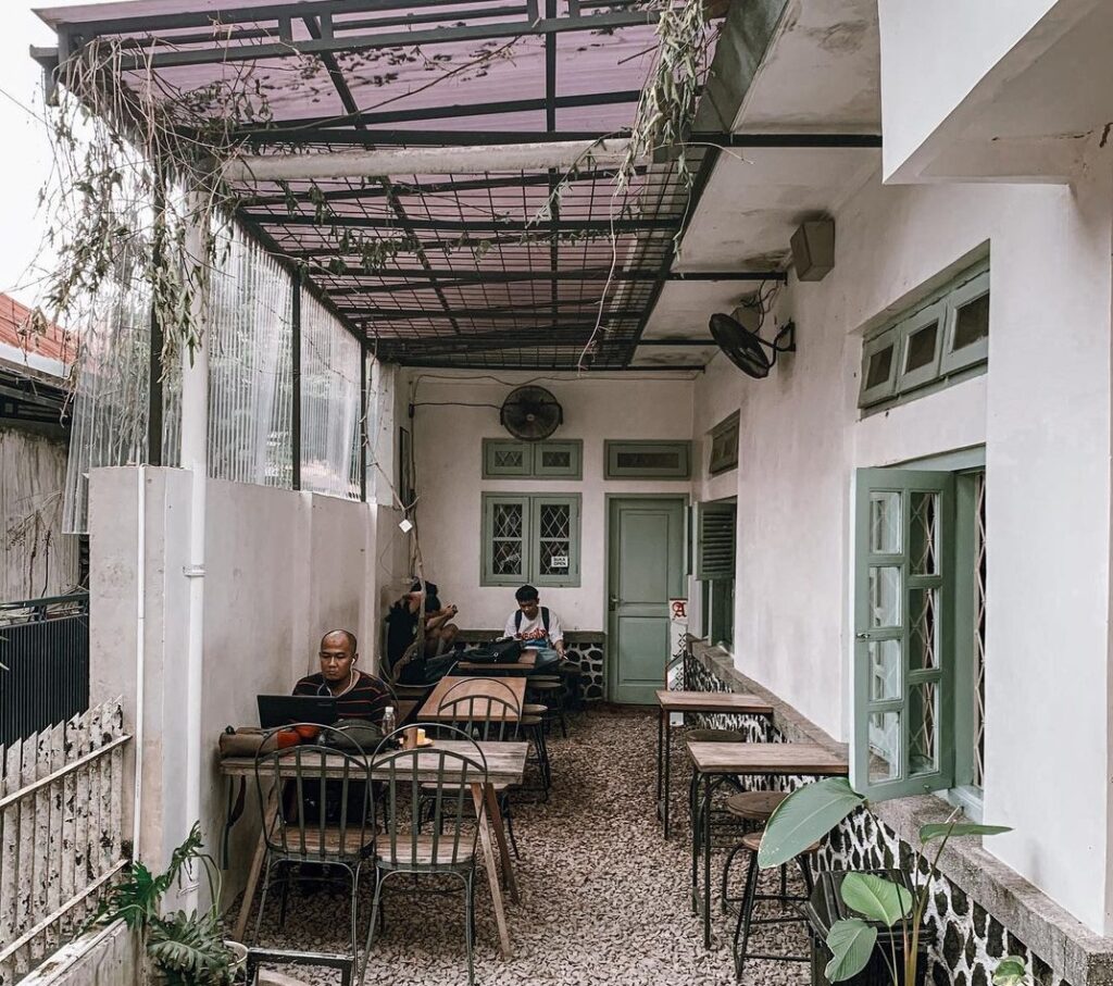 Cafe Mini di Serambi Rumah