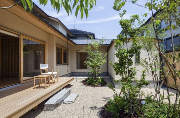 Desain Rumah Jepang dengan Halaman Tengah