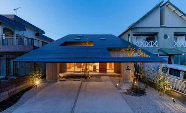 Rumah Jepang dengan Atap Lebar