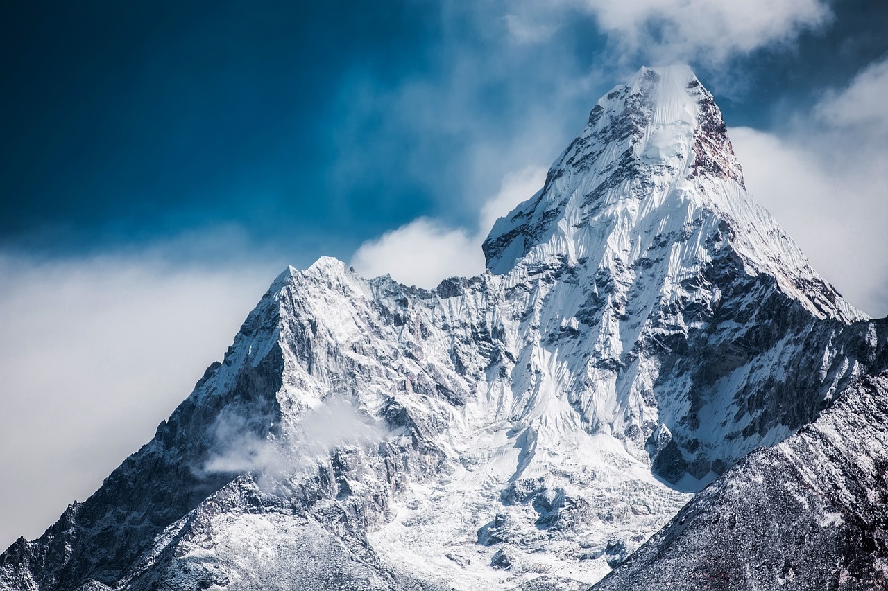 10 Daftar Gunung Tertinggi di Dunia, Indonesia Ada?