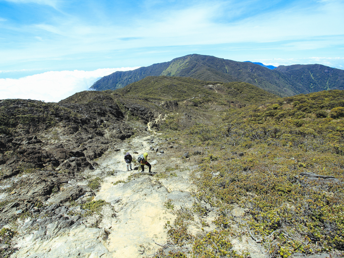 8 Gunung Tertinggi di Sulawesi yang Cocok Didaki, Kamu Wajib Tahu!