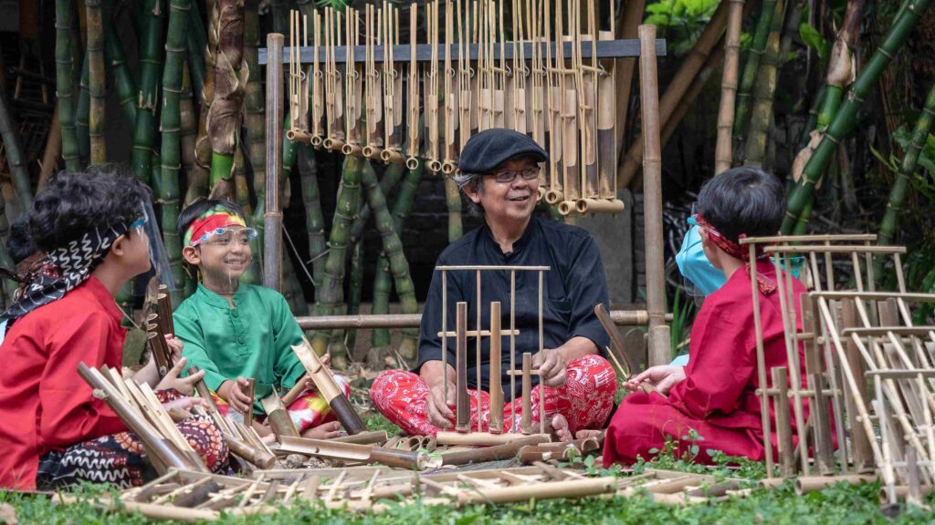 Contoh angklung