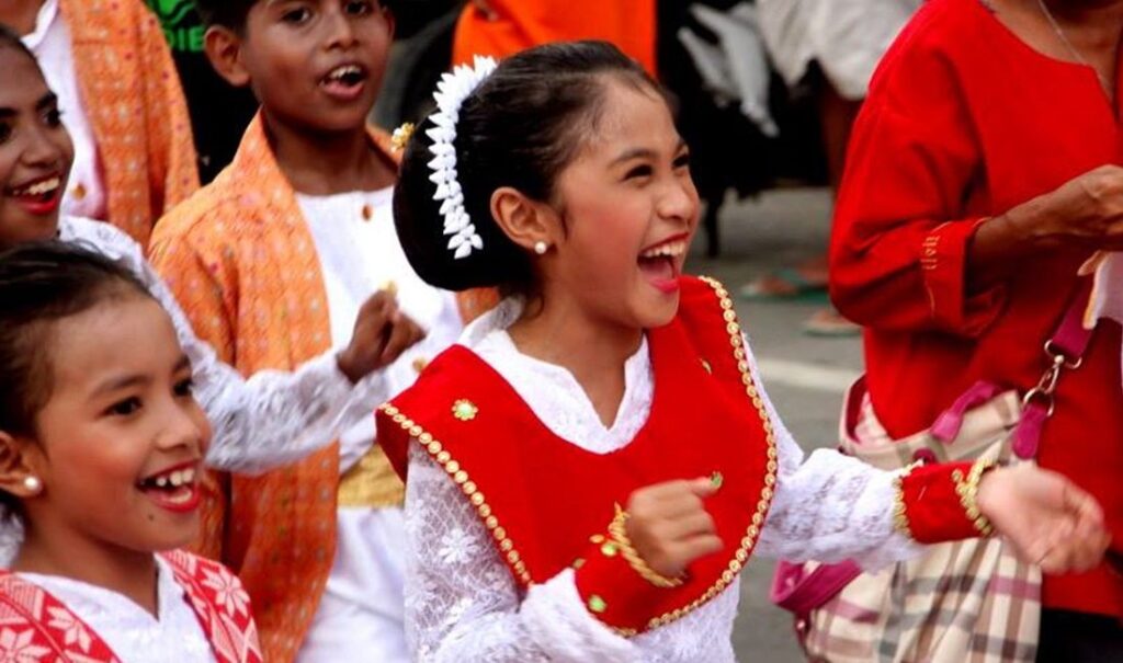 Anak-anak di Maluku menyanyikan Lagu Rasa Sayang Sayange