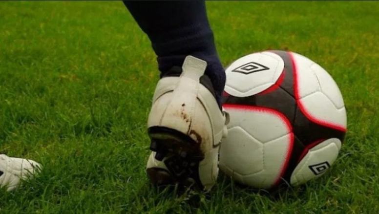 Teknik dasar menendang bola menggunakan kaki bagian luar