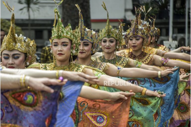 3 Pola Lantai Tari Merak Lengkap Dengan Lagu Dan Gerakannya