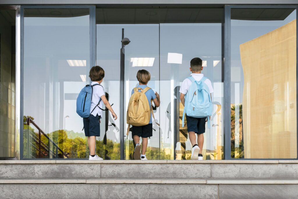 Anak Pergi Sekolah