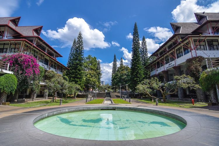  Institut Teknologi Bandung (ITB)