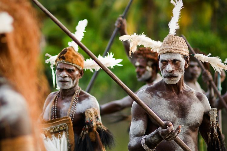 5 Senjata Tradisional Papua serta Fungsi dan Gambarnya