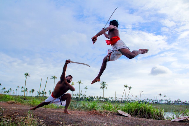 7 Senjata Tradisional NTT Terpopuler yang Unik dan Penuh Manfaat