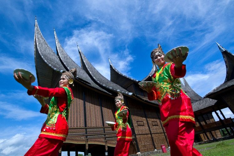 10 Tari Tradisional Sumatera Barat yang Populer serta Filosofinya