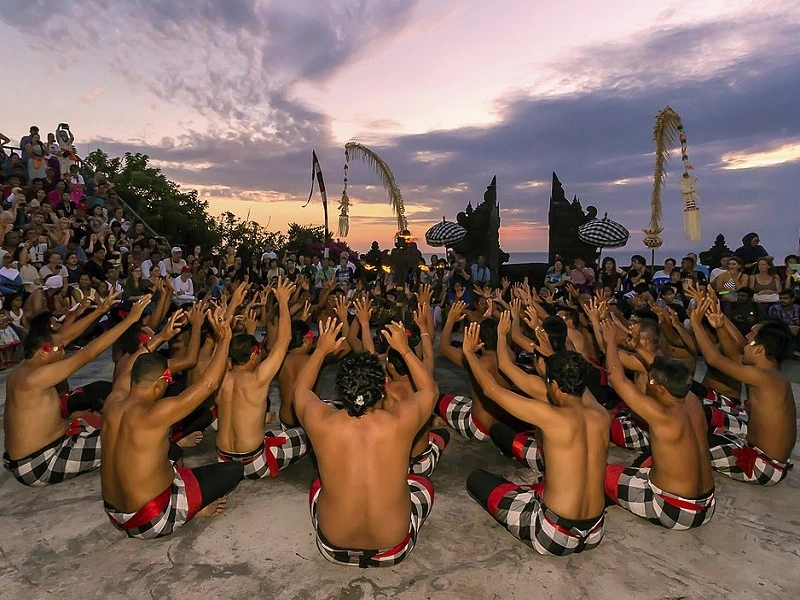 Gerakan dan Lagu pada Tari Kecak