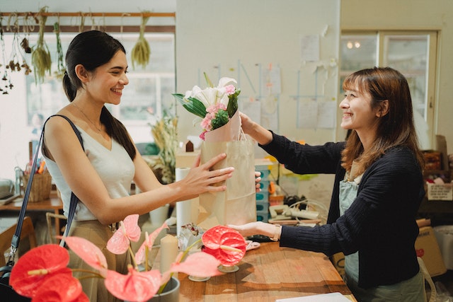 Customer: Jenis, Karakteristik, Dan Bedanya Dengan Consumer