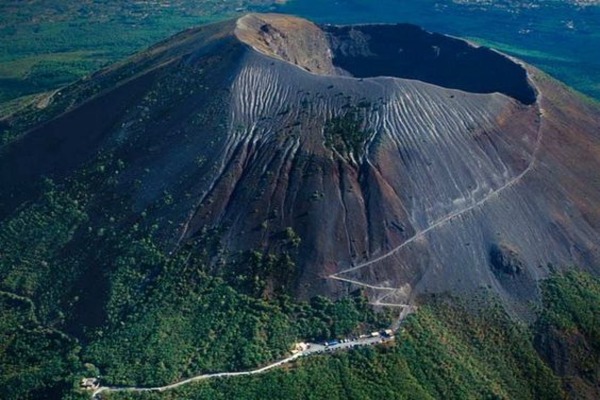 Contoh Gunung Api Kerucut (Strato)