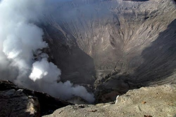 Contoh Gunung Api Maar