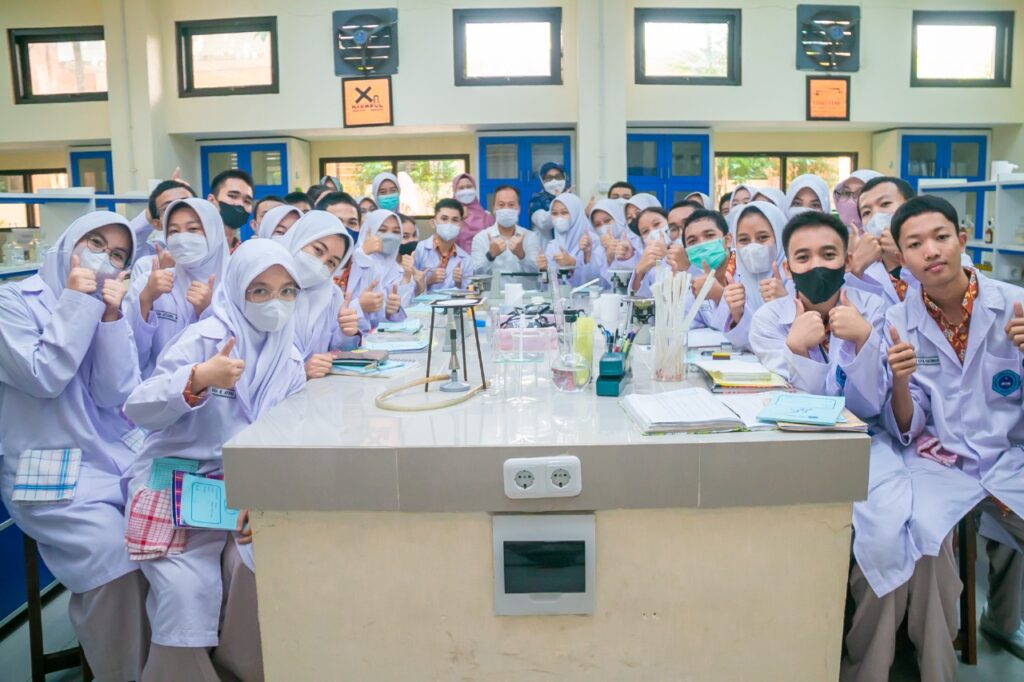 Siswa dan Siswi SMK