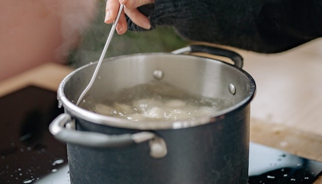 Pemanasan Air dalam Panci