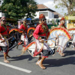 Tari Kuda Lumping: Sejarah, Makna, Gerakan & Propertinya