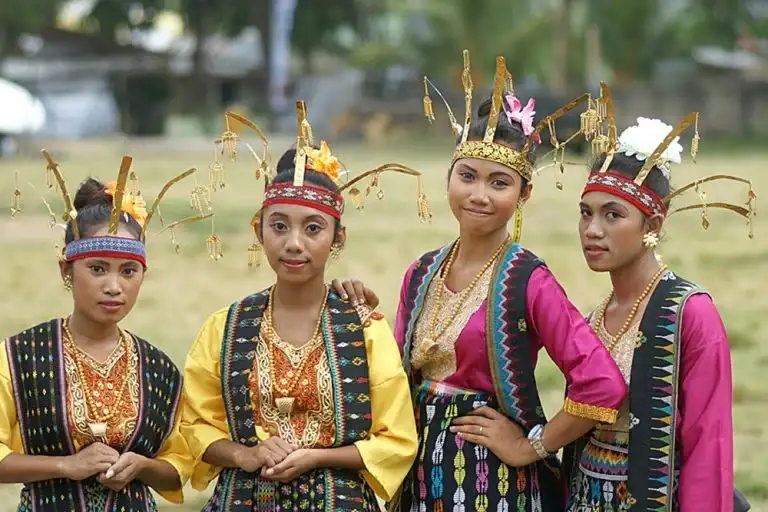 Pakaian Adat Suku Manggarai 