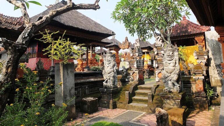 10 Bagian Rumah Adat Bali Dengan Ciri Khas Dan Keunikannya