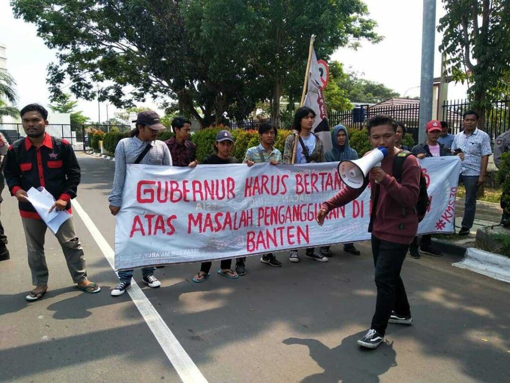 Kemiskinan dan Pengangguran yang Tinggi 