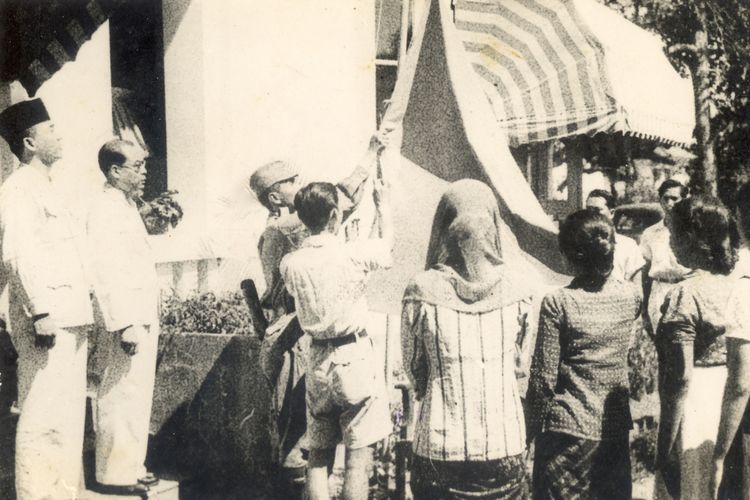 Pengibaran Bendera Merah Putih Saat Kemerdekaan