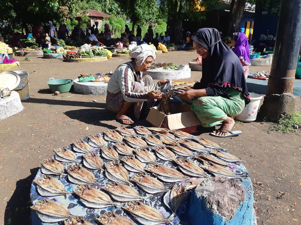 Pasar Barter Wulandoni