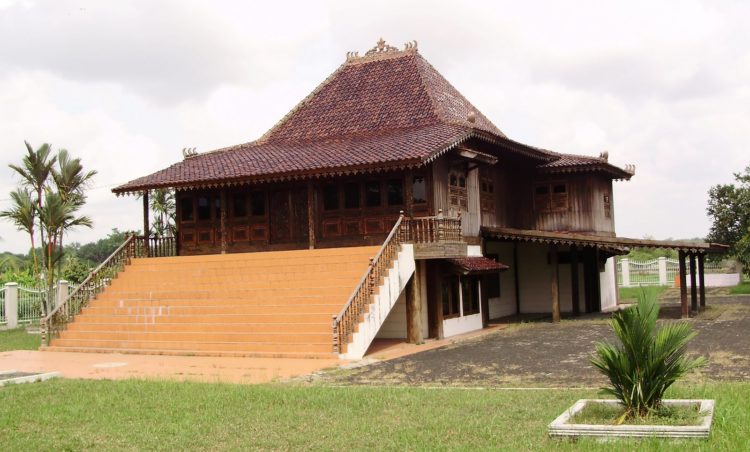 3. Rumah Adat Limas