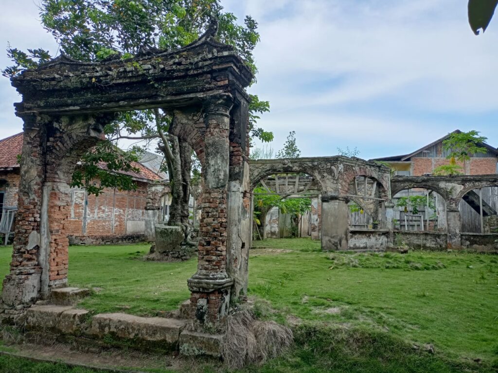 Ilustrasi Rumah Adat Batu Pangeran Wirokusumo 