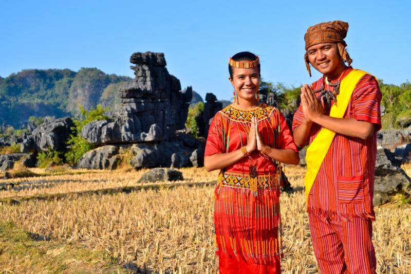 Baju Suku Toraja