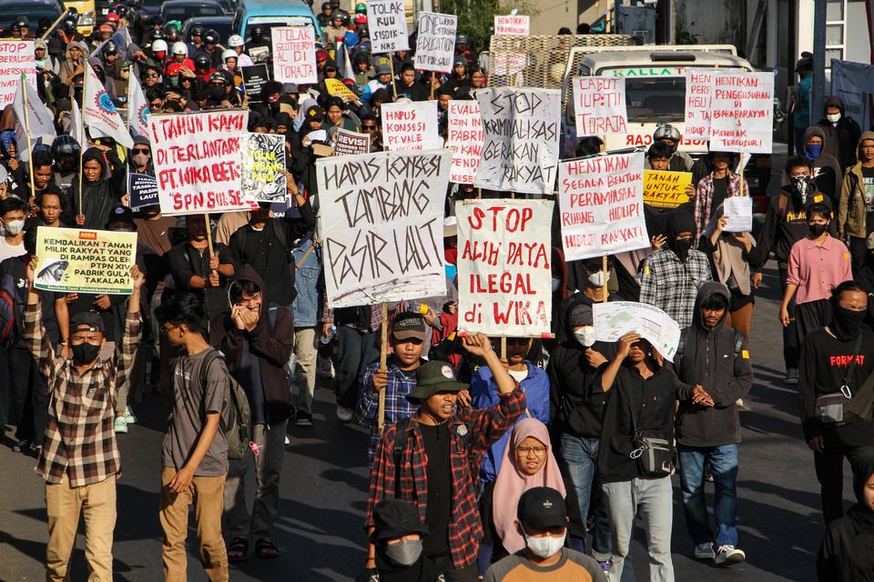 Aksi demonstrasi sebagai dampak negatif penerapan asas sentralisasi