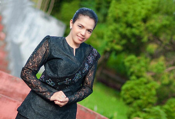 5. Kebaya Hitam Gereja