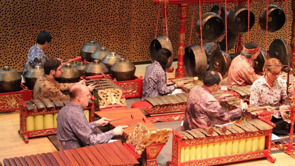 Gamelan dan Pemainnya