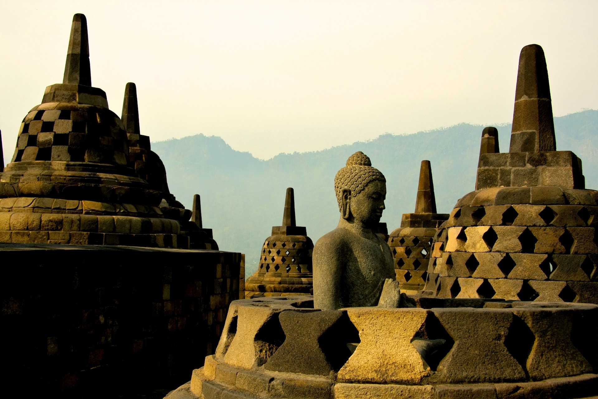 Borobudur, Candi Budha Terbesar di Indonesia 