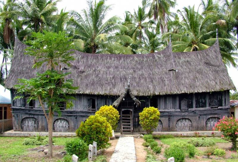 Rumah Gonjong Sibak Baju 