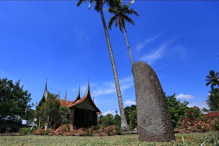 Sarana pemujaan zaman batu tua, Menhir