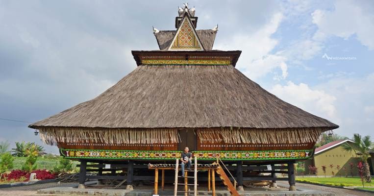 Rumah Adat Karo 