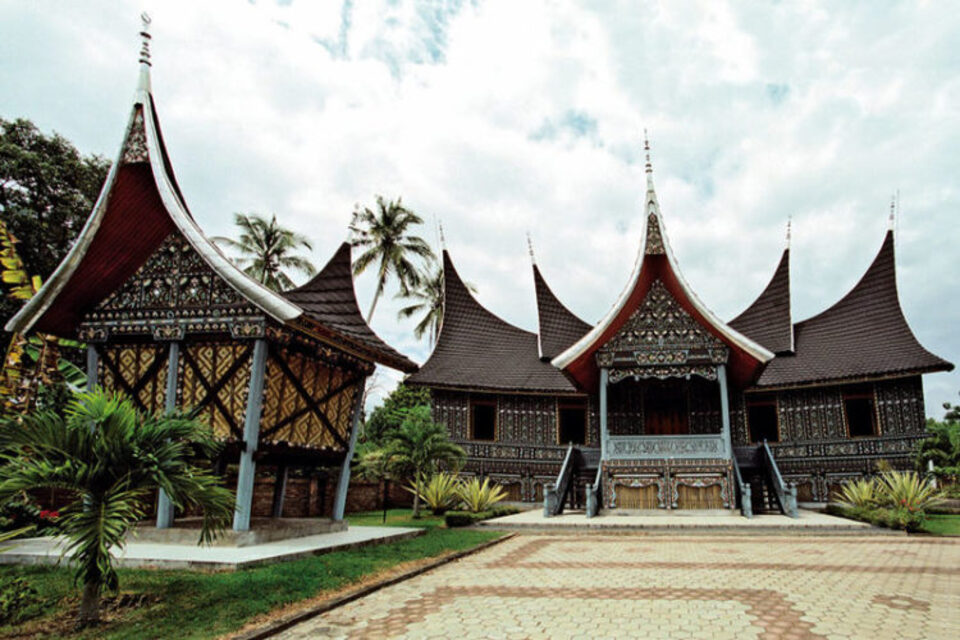 Rumah Gonjong Ampek Baanjuang 