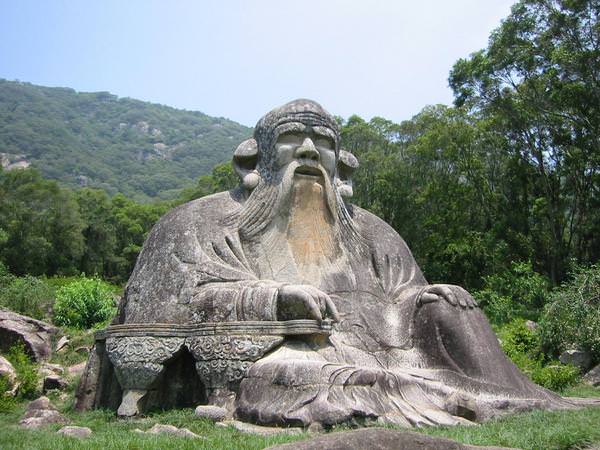 Patung Lao Tzu di Gunung Qingyuan 