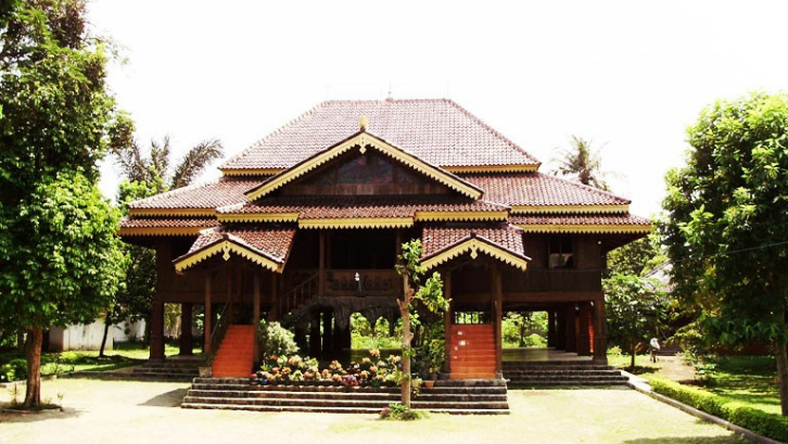 Rumah Adat Bubungan Lima 