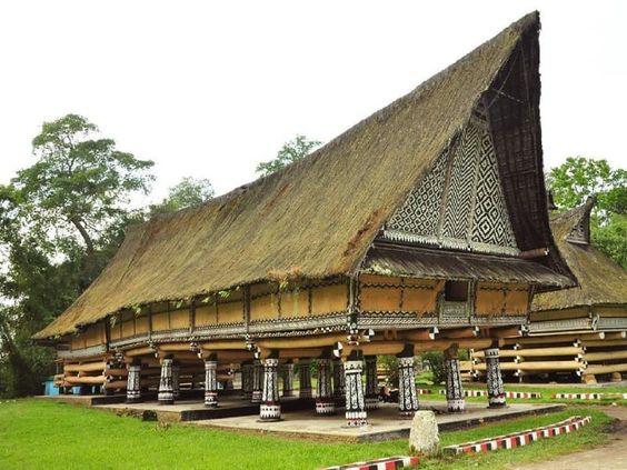 10 Rumah Adat Sumatera Utara Beserta Keunikan Maknanya