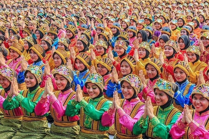 Tari Ratoh Jaroe: Sejarah, Makna, Properti, dan Gerakannya